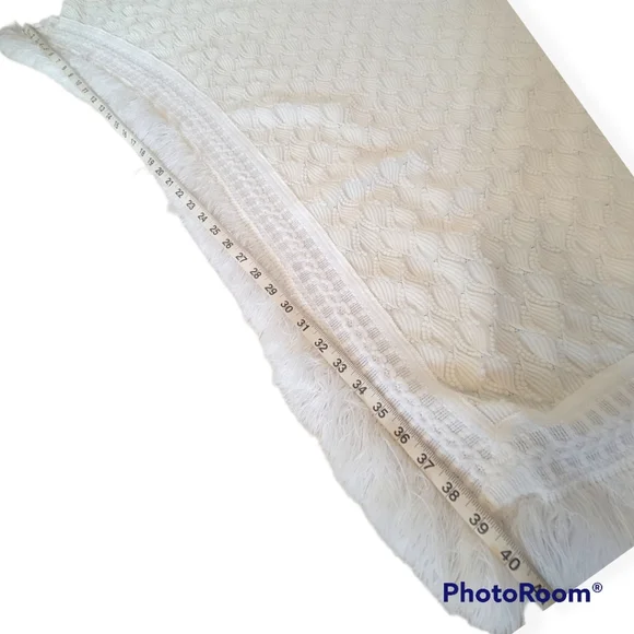 Vintage Joseph Horne Co White Crochet Triangular fringe Shawl - Picture 4 of 8